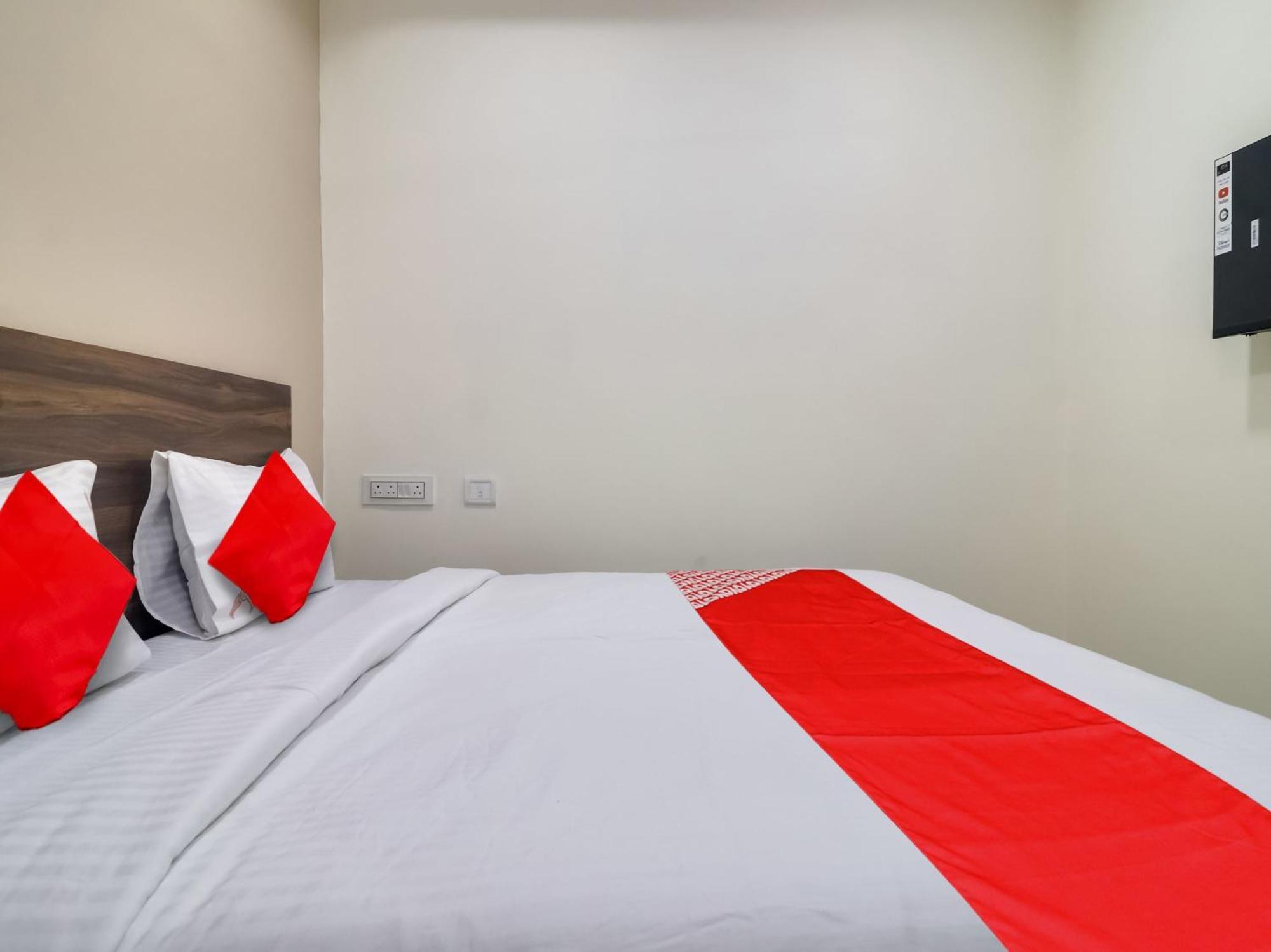Hotel O Red Stone Hotels Hyderabad Eksteriør bilde